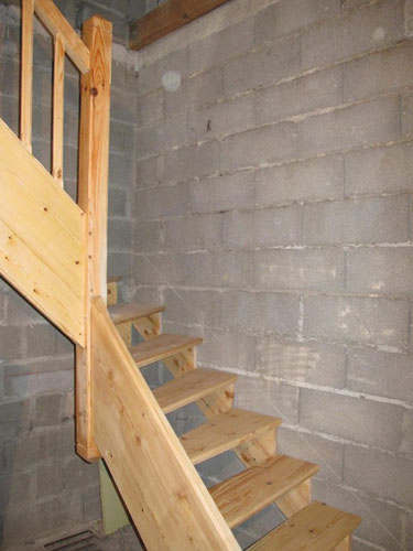 Serge's stair project showing the turn