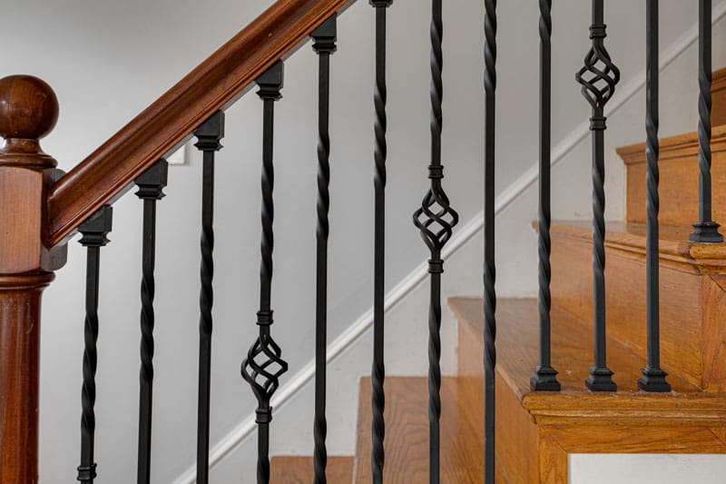Traditional bannister with iron balustrades